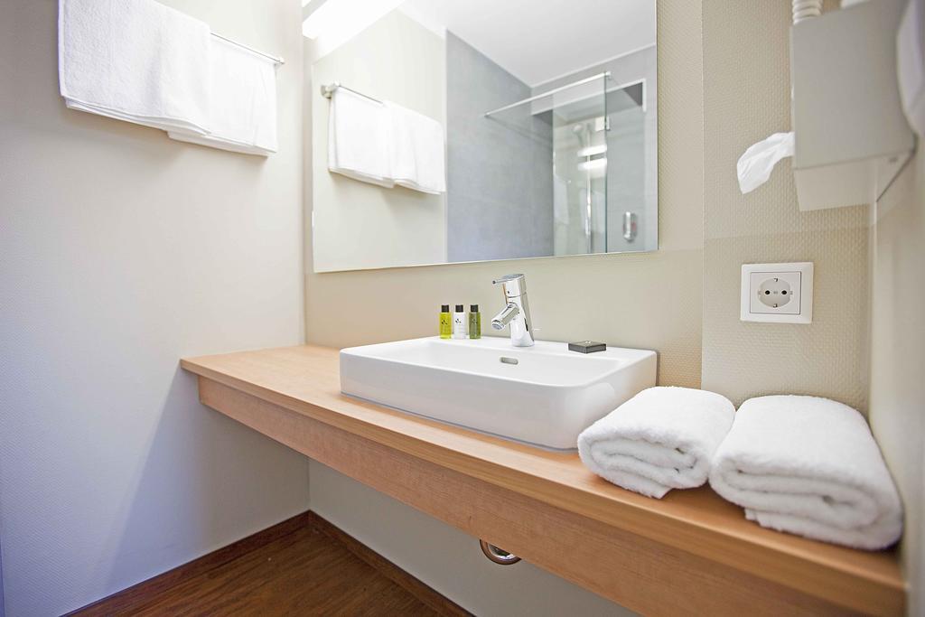 Sebcity Hotel Ellwangen Room photo